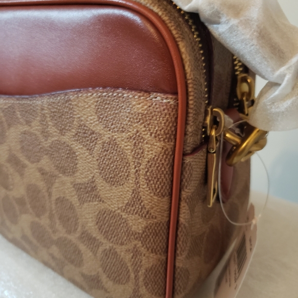 Coach Cassie Camera Bag In Signature Canvas - Picture 13 of 16